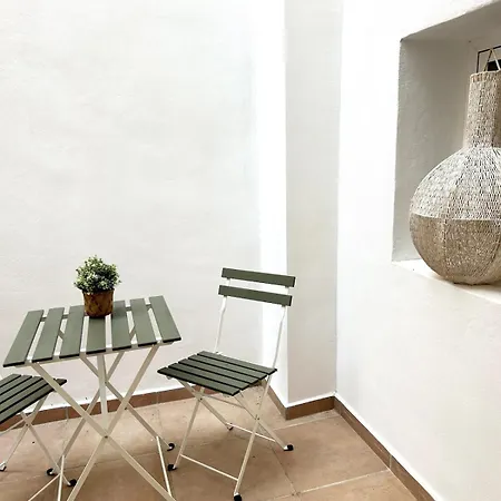 Apartment In Center Of With Interior Patio